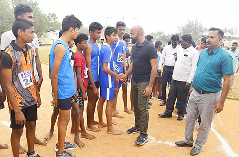 போட்டியை கலெக்டர் ஜானிடாம் வர்கீஸ் தொடங்கி வைத்தார்.