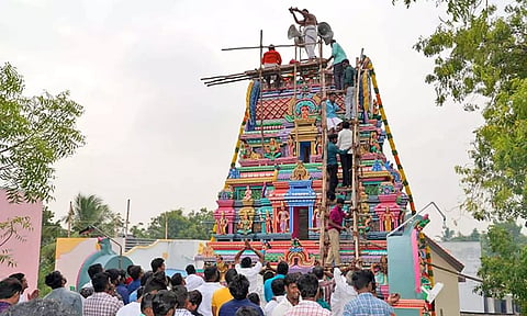 லட்சுமி மாநகரம் மாரியம்மன் கோவிலின் விமான கோபுரத்திற்கு கும்பாபிஷேகம் நடந்தபோது எடுத்த படம்.