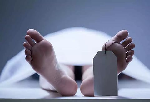 மதுக்கரை அருகே தறிகெட்டு ஓடிய லாரி மோதி வாலிபர் பலி