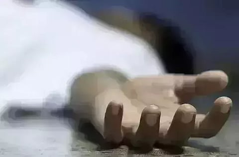 சிதம்பரம் அருகே குடிபோதையில் தொழிலாளி சுருண்டு விழுந்து சாவு