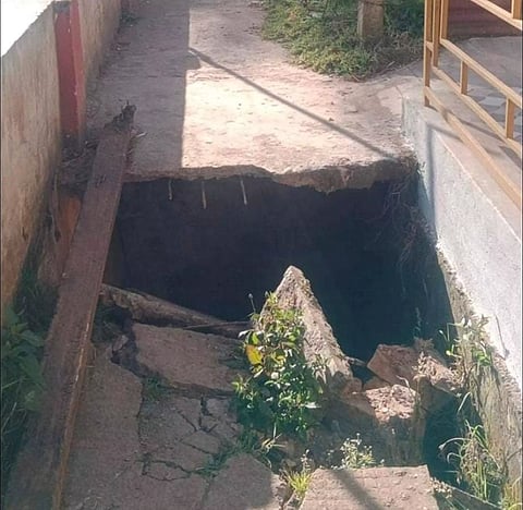 கோத்தகிரியில் உடைந்து கிடக்கும் நடைபாதை