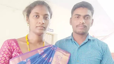 வேல கவுண்டன்பட்டி போலீசில் தஞ்சம் அடைந்த காதல் ஜோடி பூபதி, சிம்மாசினி.