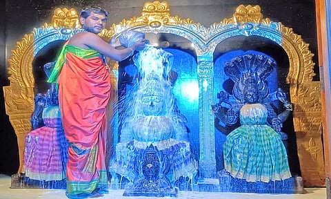 பவானி அம்மன் ஆலயத்தில் தை மாத பவுர்ணமியை முன்னிட்டு சிறப்பு பாலாபிஷேகம் நடைபெற்ற காட்சி.