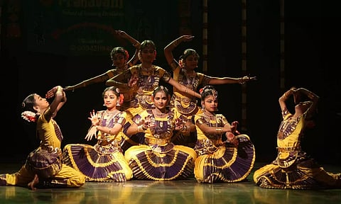ப்ரணவம் பரதநாட்டிய பள்ளியின் 10ம் ஆண்டு விழா- மாணவிகள் அரங்கேற்றிய கண்கவர் நடனங்கள்