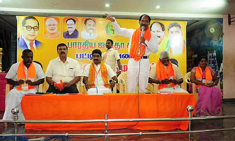 பா.ஜனதா பட்டியலின மாநில செயற்குழு கூட்டம் நடந்த போது எடுத்த படம்.