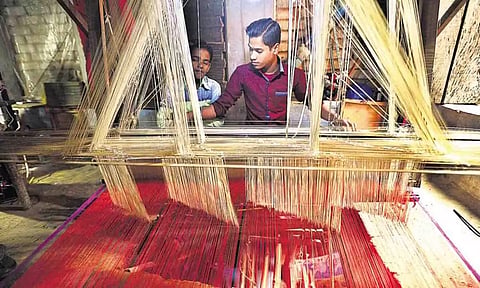 மின்கட்டணம் நிலுவையால் தவிக்கும் விசைத்தறியாளர்கள்