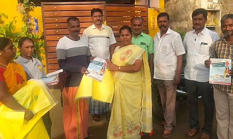 கரைப்புதூர் ஊராட்சியில் துணிப்பை வழங்கி பிளாஸ்டிக் ஒழிப்பு விழிப்புணர்வு