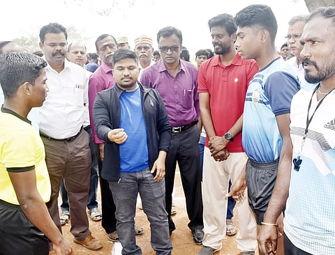 கபடி போட்டியை கலெக்டர் ஜெயசீலன் டாஸ் போட்டு தொடங்கி வைத்தார்.