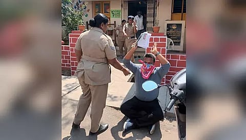 வாலிபர் மீது நடவடிக்கை எடுக்கக்கோரி தந்தை போலீஸ் நிலையம் முன்பு தர்ணா