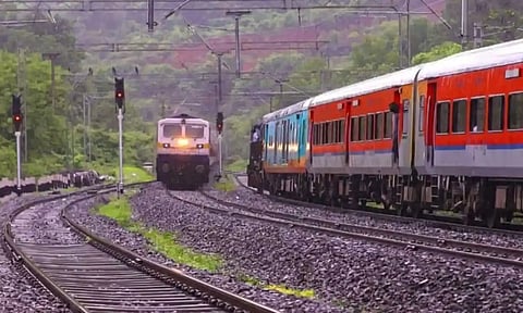 மதுரை வரை இரட்டை பாதை பணிகள் நிறைவு: நெல்லை-ஈரோடு ரெயில் வேகம் அதிகப்படுத்தப்படுமா?
