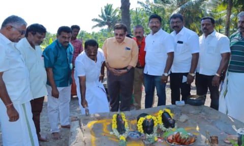 மேயர் மகேஷ் ஆய்வு செய்தபோது எடுத்த படம் 