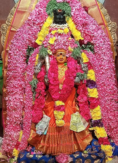 பவானி செல்லியாண்டி அம்மன், மாரியம்மன் கோவில் பூச்சாட்டு விழா