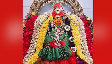 குஞ்சு மாரியம்மன் பக்தர்களுக்கு அருள் பாலித்த காட்சி.