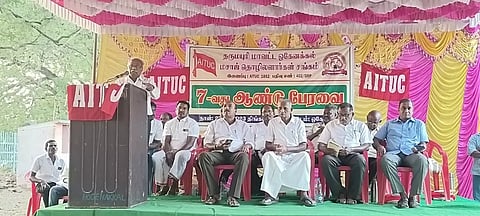  ஒகேனக்கல்லில் மசாஜ் தொழிலாளர் சங்க பேரவை கூட்டம் நடைபெற்ற போது எடுத்த படம்.
