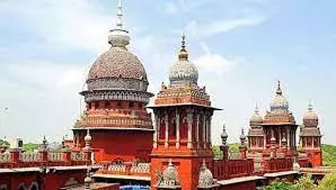 அரியலூர் மாவட்டத்தில் மண் குவாரிகள் உரிமம் நிறுத்திவைப்பு- ஐகோர்ட்டு உத்தரவு