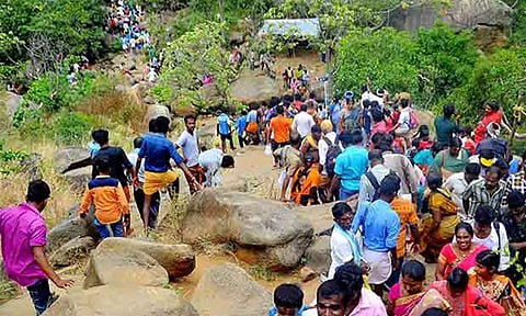 இன்று சனி பிரதோஷம்: சதுரகிரியில் ஆயிரக்கணக்கான பக்தர்கள் குவிந்து தரிசனம்