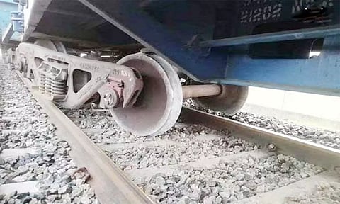 சரக்கு ரெயில் தடம் புரண்டது