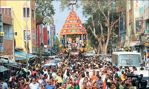 தேரோட்டம் நடைபெற்ற போது எடுத்த படம்.