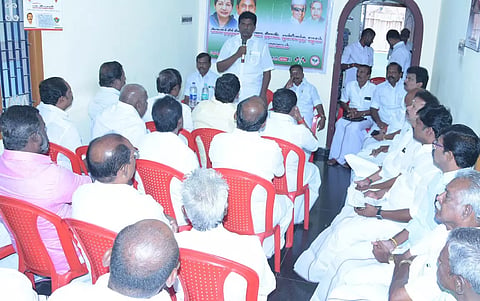 சிவகங்கையில் மாவட்ட செயலாளர் செந்தில்நாதன் தலைமையில் அ.தி.மு.க. நிர்வாகிகள் ஆலோசனை கூட்டம் நடந்தது.