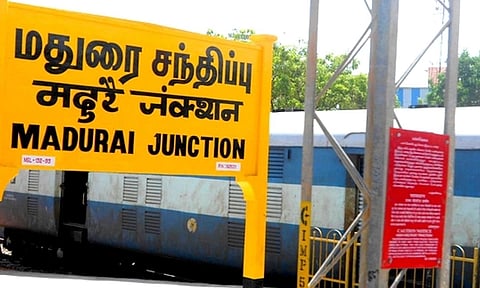 மதுரை வழியாக அனைத்து ரெயில்களும் இன்று முதல் வழக்கம்போல் இயங்கின- பாதுகாப்பாக இயக்க புதிய தொழில்நுட்பம் அறிமுகம்