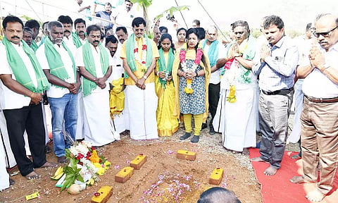 ராயப்பன்பட்டி சண்முகாநதி நீர்தேக்க கால்வாய் புனரமைக்கும் பணியினை கலெக்டர் ஷஜீவனா தொடங்கி வைத்தார்.