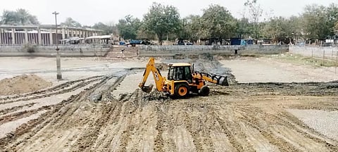தாயமங்கலம் கோவில் குளம் சீரமைப்பு பணிகள் தொடக்கம்