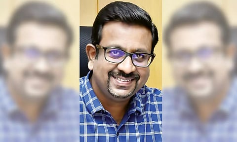 கலெக்டர் தினேஷ் பொன்ராஜ் ஆலிவா்.