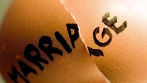 தாலி எடுத்து கொடுக்க வேண்டிய நாட்டாமை இல்லாததால் திருமணம் நிறுத்தம்