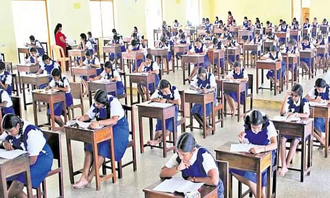 உற்சாகமாக தேர்வு எழுத கல்வியாளர்கள் கூறும் அறிவுரை-"பயமின்றி, படித்ததை எழுதுங்கள்; வெற்றி நிச்சயம்"