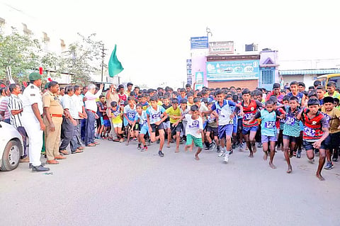 கே.ஆர்.குழுமம் மற்றும் கல்வி நிறுவனங்கள் சார்பில் மாரத்தான் போட்டி நடைபெற்றபோது எடுத்த படம்.