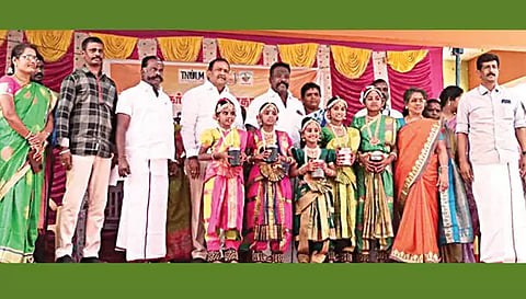 மகளிர் தின கலைநிகழ்ச்சி பரிசளிப்பு விழா