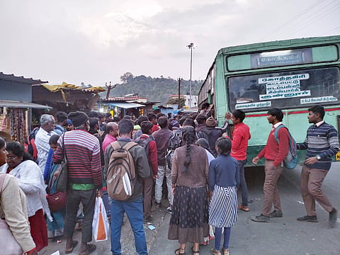 குன்னூர், ஊட்டிக்கு செல்ல கூடுதல் பஸ்கள் இயக்க வேண்டும்