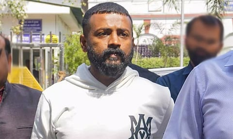 சிறைக்கைதிகளுக்கு ரூ.5 கோடி வழங்க சுகேஷ் சந்திரசேகர் விருப்பம்: அனுமதி கேட்டு டி.ஜி.பி.க்கு கடிதம்