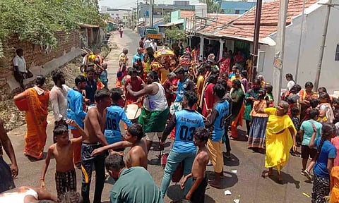தீர்த்தகலச ஊர்வலம் நடைபெற்ற காட்சி. 