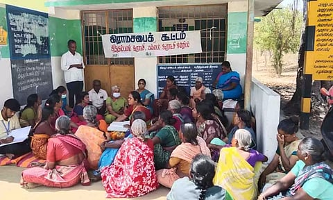  சித்தம்பலத்தில் கிராம சபை கூட்டம் நடைபெற்ற போது எடுத்த படம்.