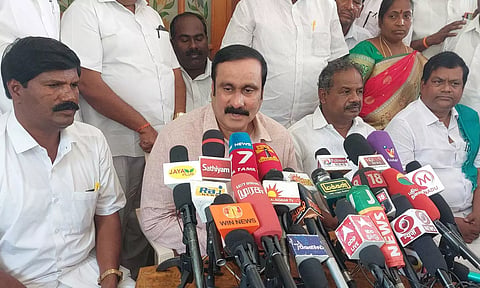 தருமபுரியில் பா.ம.க. தலைவர் அன்புமணி ராமதாஸ் பேட்டி அளித்த போது எடுத்தபடம்