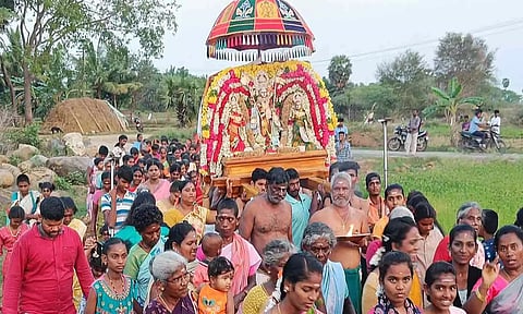 சோளிங்கர் வேடந்தாங்கல் சுப்பிரமணிய சாமி கோவிலில் சாமி ஊர்வலம்