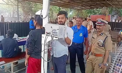 பெண் காவலர்களுக்கு உடல் தகுதி தேர்வு நடந்த காட்சி.