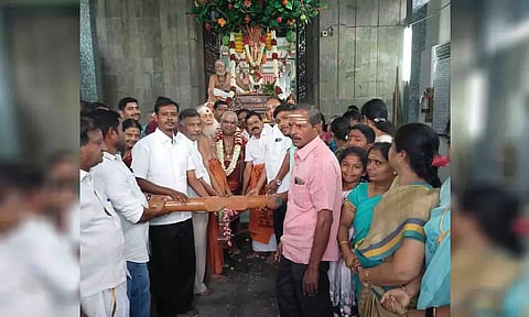  கற்பகவிருட்ச வாகனம் கோவிலில் வலம் வந்த காட்சி.