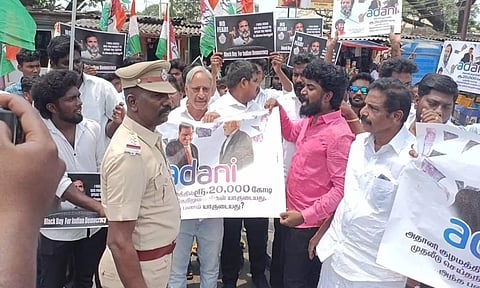 காங்கிரஸ் கட்சியினர் ஆர்ப்பாட்டம்