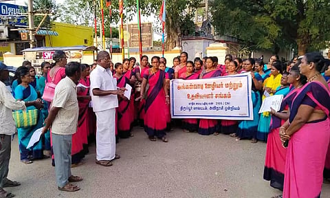 அங்கன்வாடி ஊழியர்கள் போராட்டத்தில் ஈடுபட்ட காட்சி. 