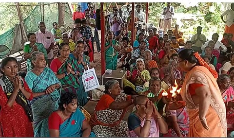  ராமநவமியை முன்னிட்டு 108 கிலோ சர்க்கரை அபிஷேகம் நடைபெற்ற காட்சி.
