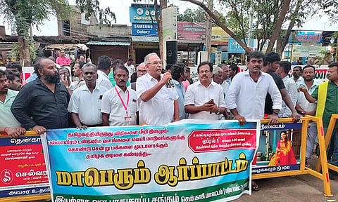 ஆர்ப்பாட்டம் நடைபெற்றபோது எடுத்த படம்.