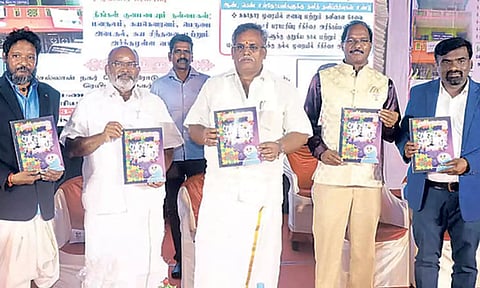 சபாநாயகர் ஏம்பலம் செல்வம் ஆட்டிசம் விழிப்புணர்வு மாநாட்டில் புத்தகம் வெளியிட்ட காட்சி.