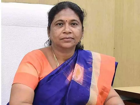 போலியான தகவல்களை பரப்பும் இ-சேவை மையங்களின் அனுமதி ரத்து செய்யப்படும்-கலெக்டர் எச்சரிக்கை