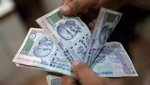 பொள்ளாச்சியில் மாந்திரீகம் செய்வதாக கூறி மூதாட்டியை ஏமாற்றி நகை, பணம் பறித்த வாலிபர்