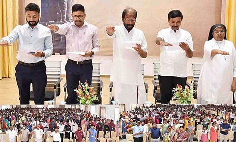 போதை தவிர்ப்பு உறுதிமொழி மேற்கொண்ட காட்சி. 