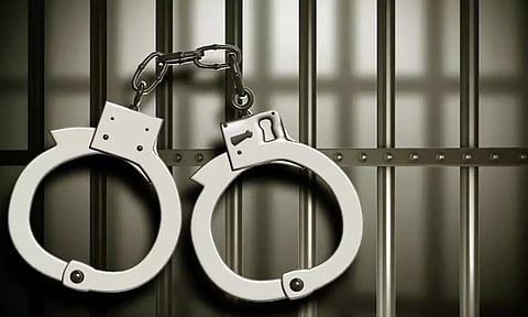 கொலை மிரட்டல் விடுத்து கைதான 2 வாலிபர்கள் சிறையில் அடைப்பு