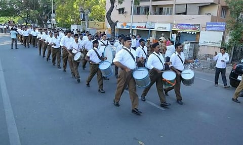 தமிழகம் முழுவதும் இன்று 53 இடங்களில் ஆர்.எஸ்.எஸ். ஊர்வலம்: சீருடையில் அணிவகுக்கிறார்கள்