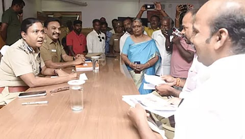 நெத்திமேடு போலீஸ் எஸ்.பி. அலுவலகத்தில் நடந்த குறைதீர்க்கும் முகாமில், டி.ஐ.ஜி ராஜேஸ்வரி பொதுமக்களிடம் குறைகளை கேட்டார். 